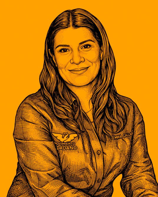 Retrato de una mujer sonriente con cabello largo y lacio, vistiendo una camisa con el nombre 'Emma Gallardo' y el logo del 'Movimiento Dadano', todo en un fondo naranja.