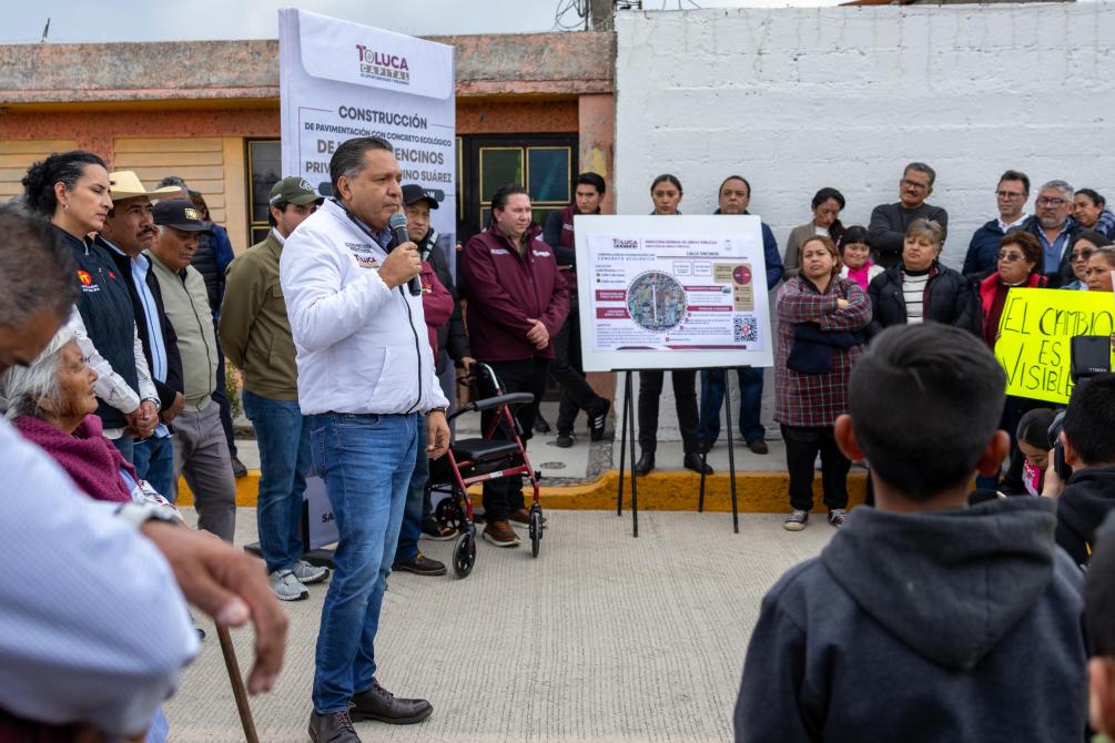 Ricardo Moreno inaugura calle en San Pablo Autopan.